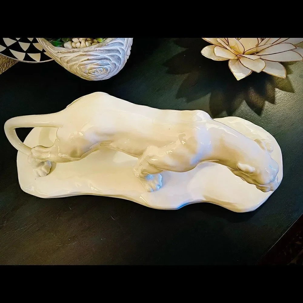 ♥️ RARE Panther, blanc de chine Hollywood Regency mid century figurine.